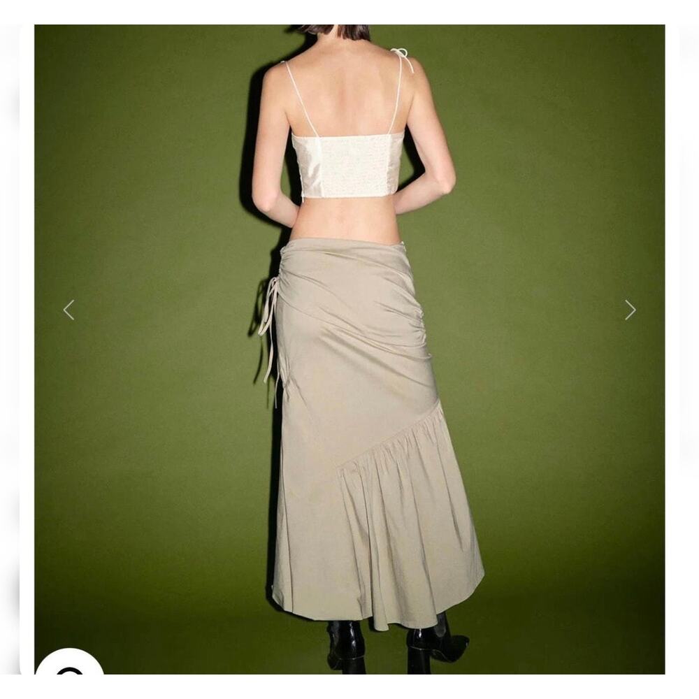 Urban Revivo Ruched Midi Fishtail Skirt Beige Size 8 Slit Detail Chic
⸻ - Picture 2 of 9